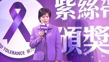 "紫丝带行动"反家暴创意竞赛 14岁施亮言表现亮眼